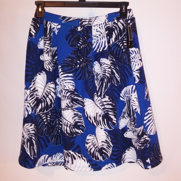 Metaphor Skirt‎ - Picture 6 of 7